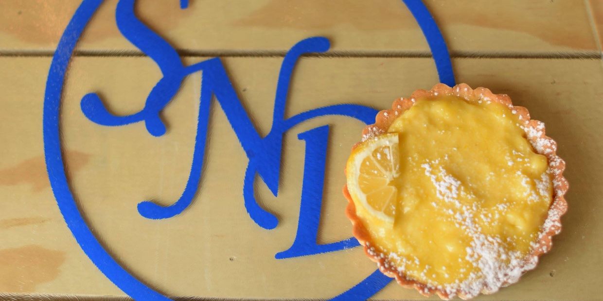 Lemon tart with SND cutting board
