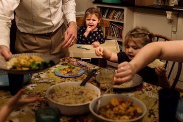 family dinner while toddler screams Nashville day in the life photographer