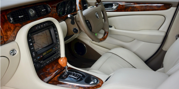 Jaguar XJ8 Sport interior