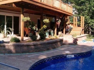 Retaining wall with garden