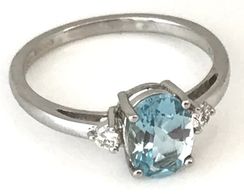 18ct gold aquamarine and diamond three stone ring