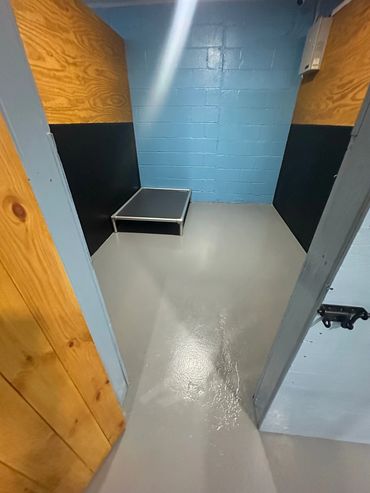 this is the penthouse kennel measuring 8' x 10'