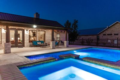 Image of pool and hot tub at Bella Vida Lodge in Concan, TX near the Frio River.