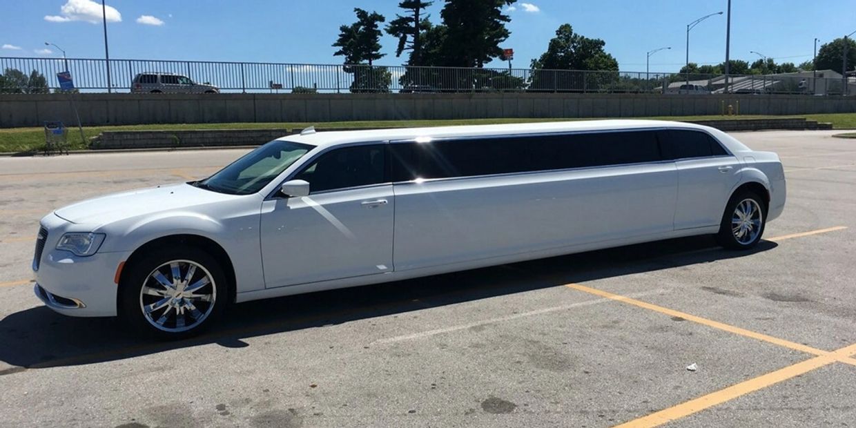 Chrysler 300 Stretch Limo, Seats 8 to 10 passengers.