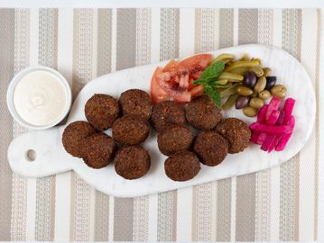 Falafel Plate with Pickles 