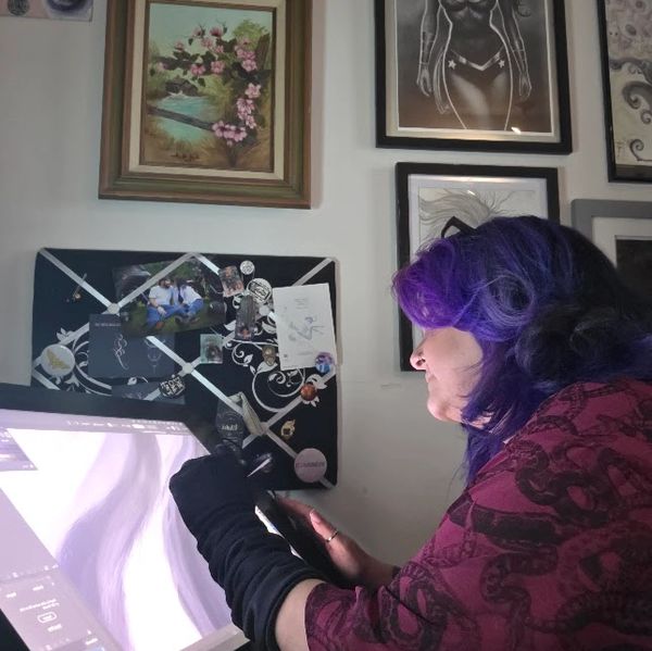 Elizabeth workoing with her "Pony" (Cintiq 24)