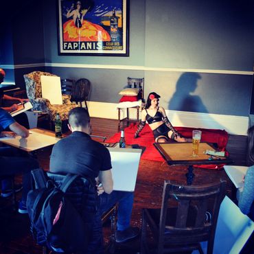 Burlesque performer Miss Sugar Rush poses for Love2Sketch art class.