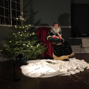 Father Christmas poses for Love2Sketch art class.