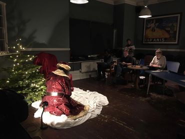 Father Christmas poses for Love2Sketch art class.