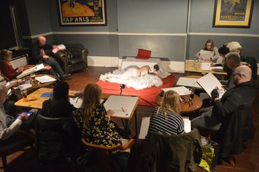 Burlesque performer Pi the Mime poses for Love2Sketch art class.