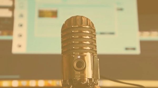 micrófono de podcast  