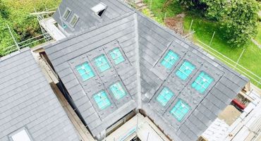 Large roof
Roof maintenance
Contractor
Slate roof
Leadwork
