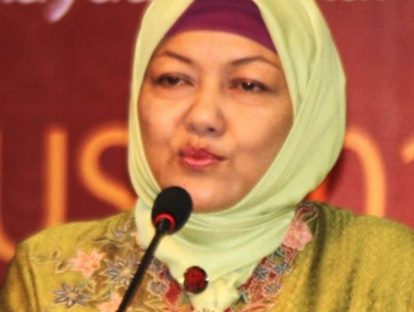 EARTH FASHION AWARDS 
Mrs. Euis Saedah 
Indonesia