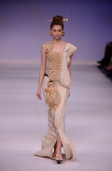 WORLD FASHION EXHIBITION MAY MYAT WASO COUTURE MYANMAR