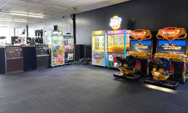 Discover a modern, lively atmosphere and top-tier amenities enhance every race, creating an unforgettable experience.