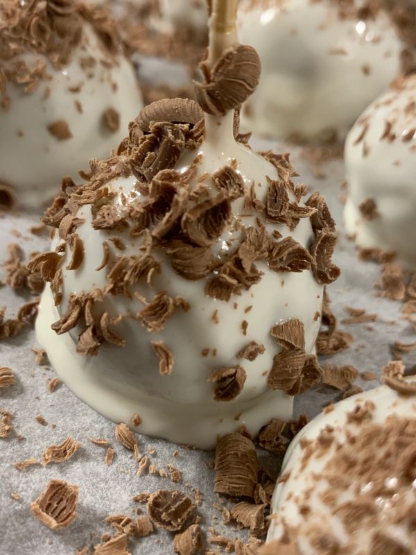 Chocolate cake pop with vanilla coating, this one is a keeper!