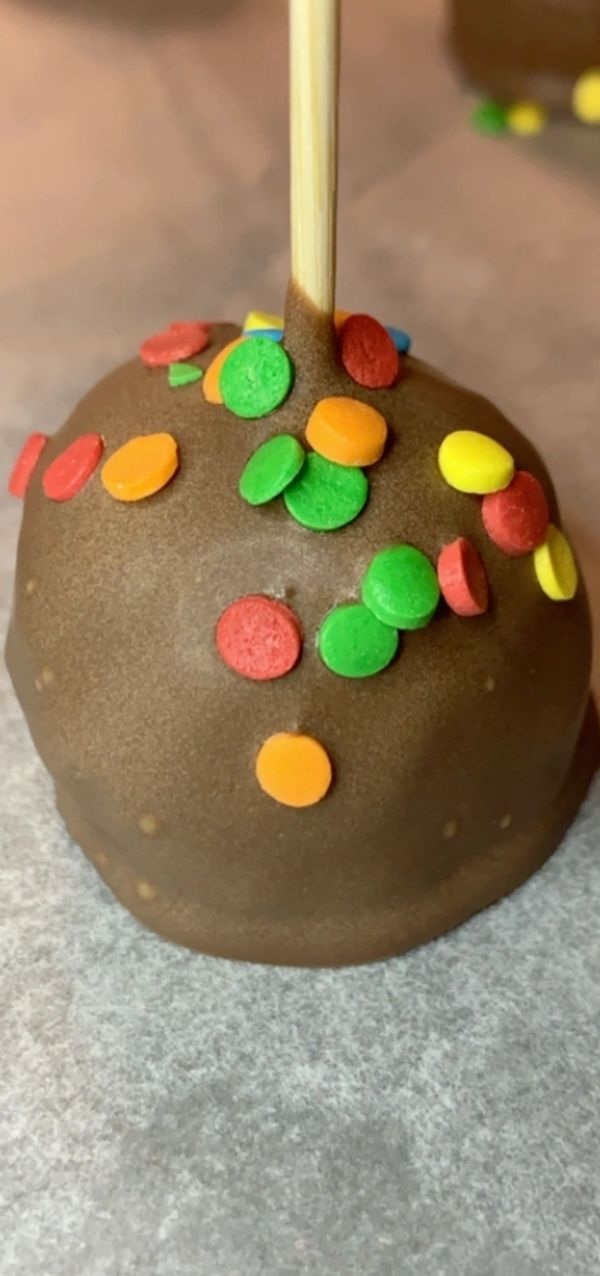 Birthday cake pops make all the kiddos happy 😃