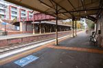 Transport building obstacles, luminance contrast of obstacles, train station obstacles