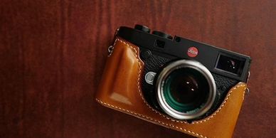 Leica camera in Arte Di Mano case