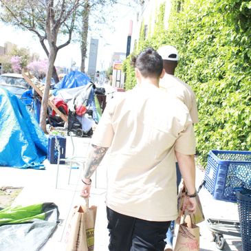 Feed The Streets Giving out go bags