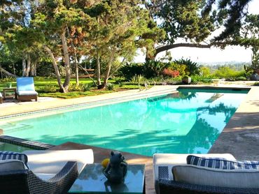 Contemporary pool in Southern California overlooking Canyon