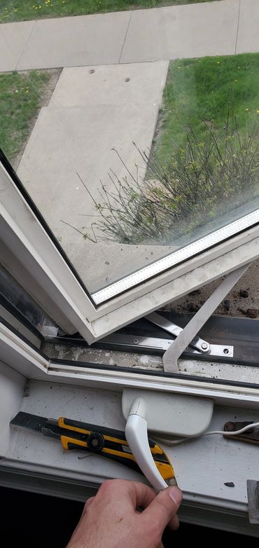 window hardware replacement window not closing 