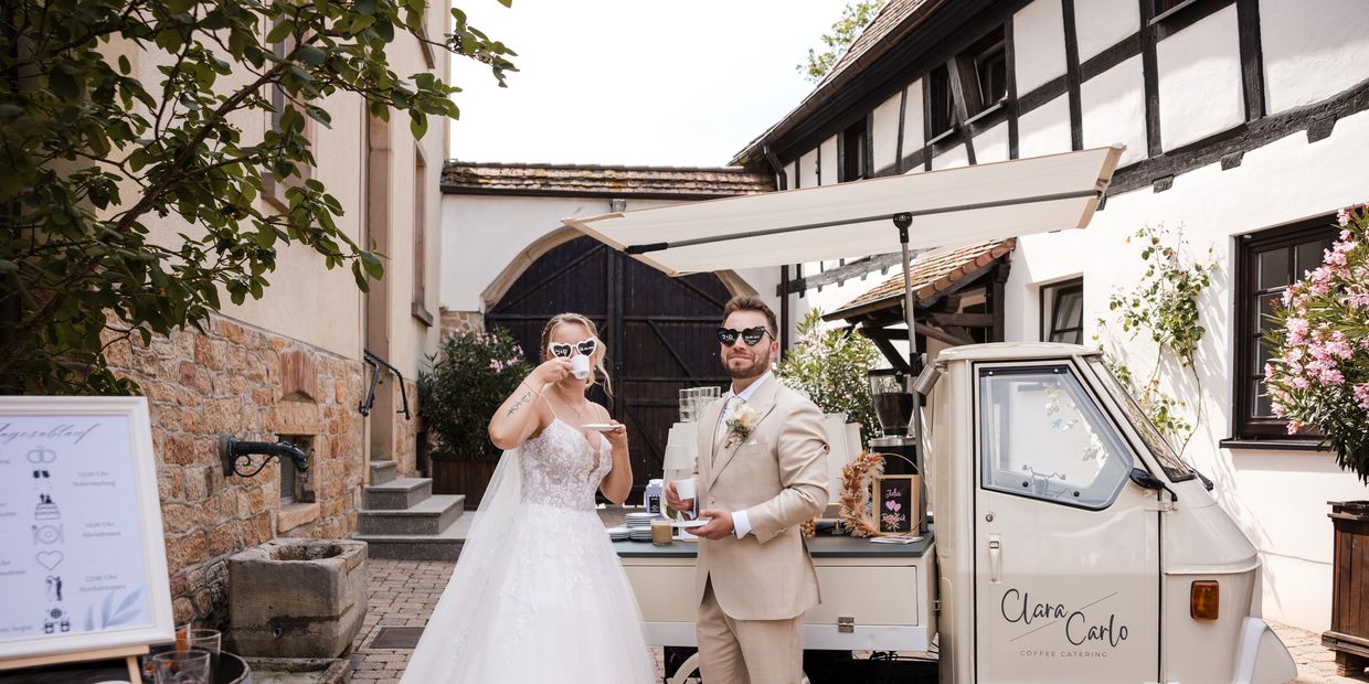 Kaffeemobil CLARA Hochzeit Gut Rehbach Haßloch Brautpaar