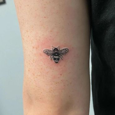 bee tattoo