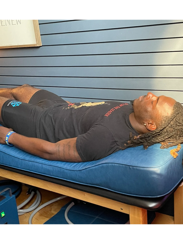 Deonta McMahon enjoying a PEMF Therapy session at CryoStrong Toronto in Markham.