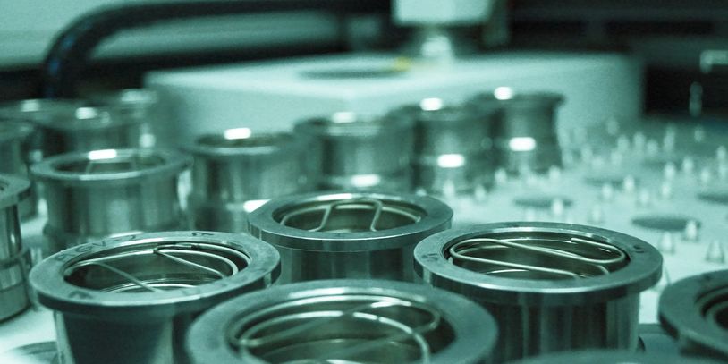 Recipientes de acero inoxidable para pastillas o perlas de muestras del equipo Bruker S4-GMASLAB.