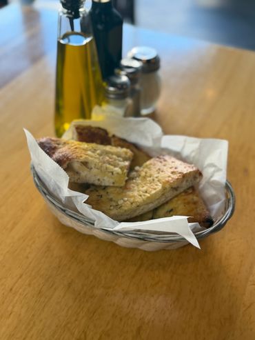 Basket of sliced seasoned garlic bread.