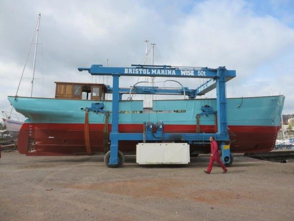 Boat being lifted at Bristol Marina.