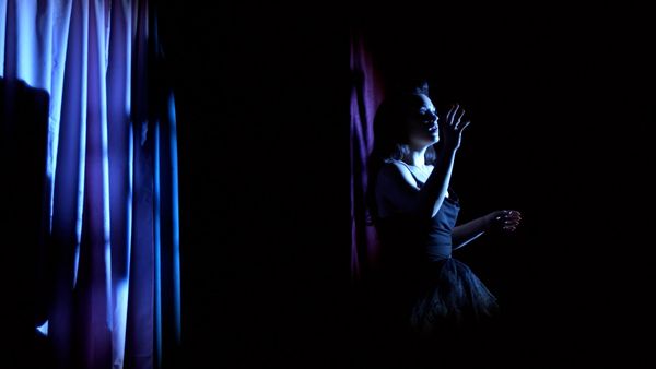 Annie-Sage Whitehurst as Kitten Solloway The Players Theater, 2023  ©Giancarlo Osaben