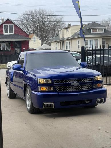 silverado with dark windows