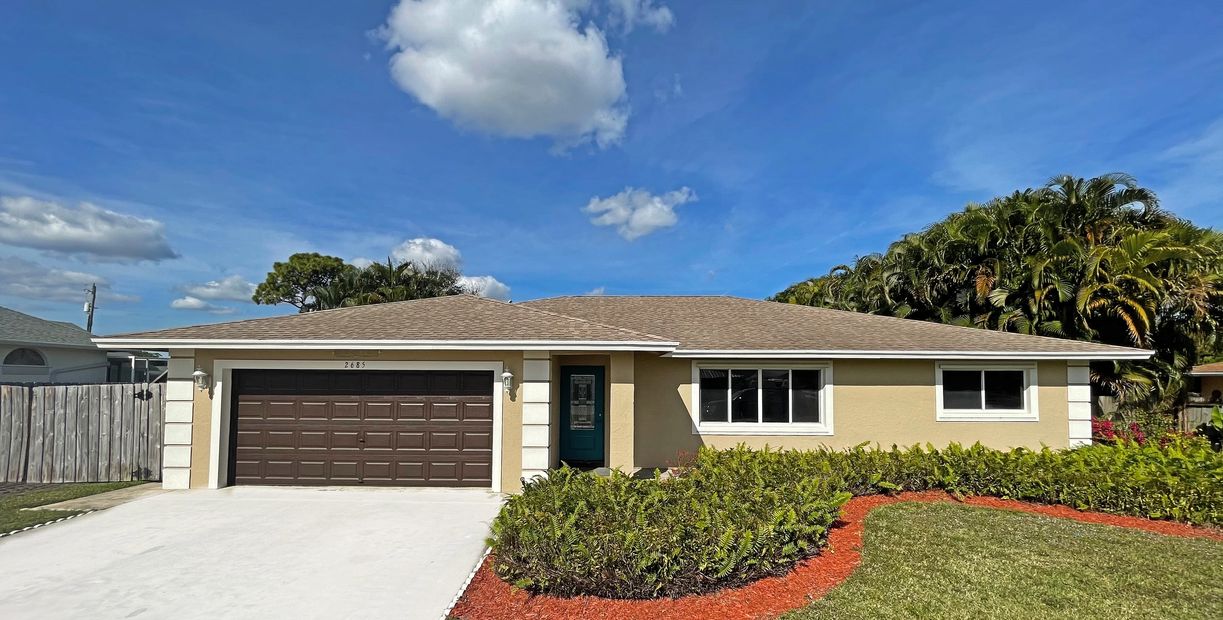 Exterior of Amazing Grace Assisted Living home in West Palm Beach, Florida