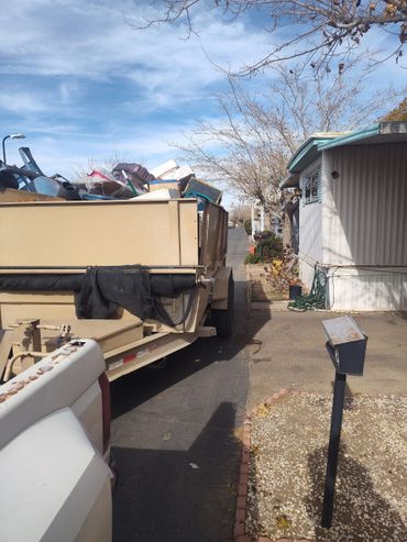 A very good example of a full 15 cubic yard load! For junk removal in Apple valley California