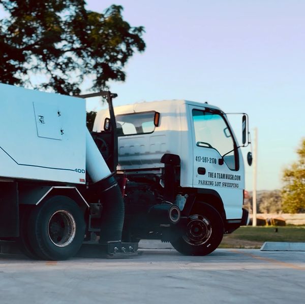 Clean commercial parking lot after professional sweeping service in Springfield Missouri