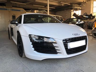 A white Audi R8