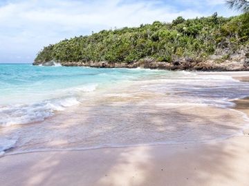 Charter flights to Bahamas, private jet charters, charter flights Cat Island Bahamas