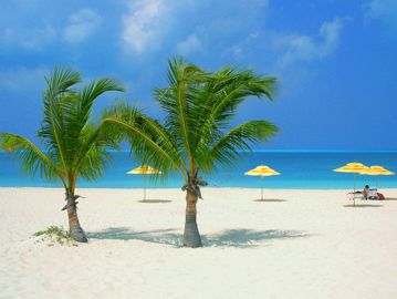 Treasure Cay, Abaco, Bahamas beach. Charter flights to Treasure Cay airport. JetsetPrivate Air.