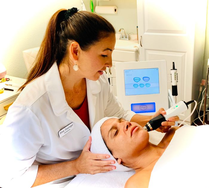 Hawaii best facial, facial, microdermabrasion, oxygeneo, chemical peels, acne, honolulu, sugaring