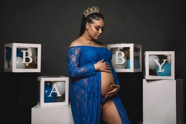 pregnant woman maternity photoshoot