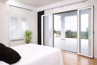 Bedroom with patio door and retractable screen system