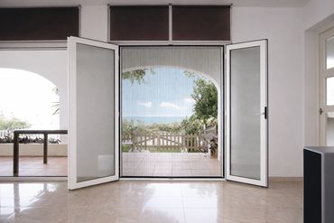 Patio door with retractable screen
