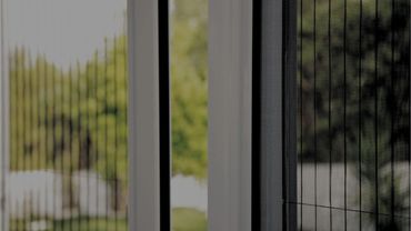 Retractable Screen with white frame