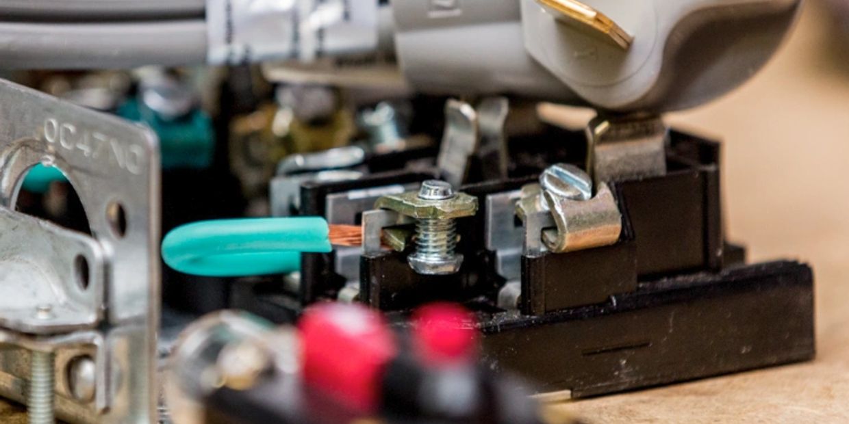 A closeup look at three pin plug