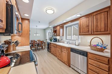 Fully stocked kitchen!