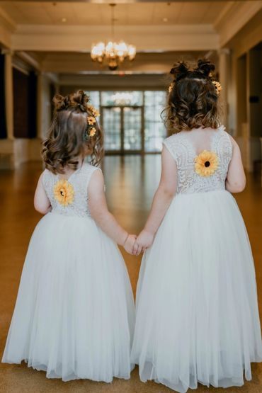Flowergirls in the lobby