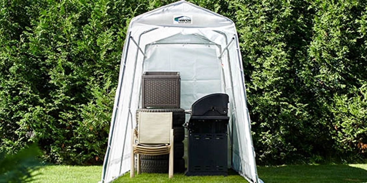 Abris rangements harnois 5x8 avec ensemble de patio a l'intérieur