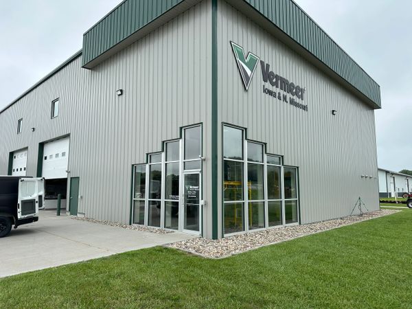 Exterior view of Vermeer Iowa & N. Missouri building with green roof and glass entrance.